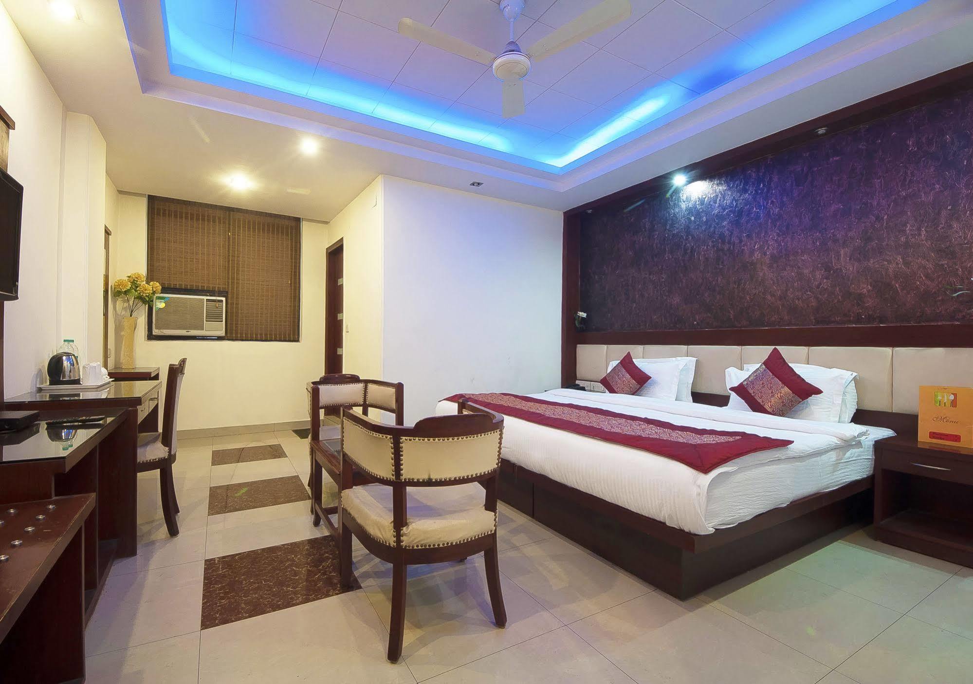 Oyo 3472 Hotel Rama Inn Нью-Дели Экстерьер фото