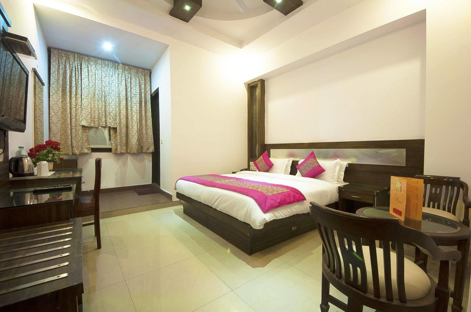 Oyo 3472 Hotel Rama Inn Нью-Дели Экстерьер фото